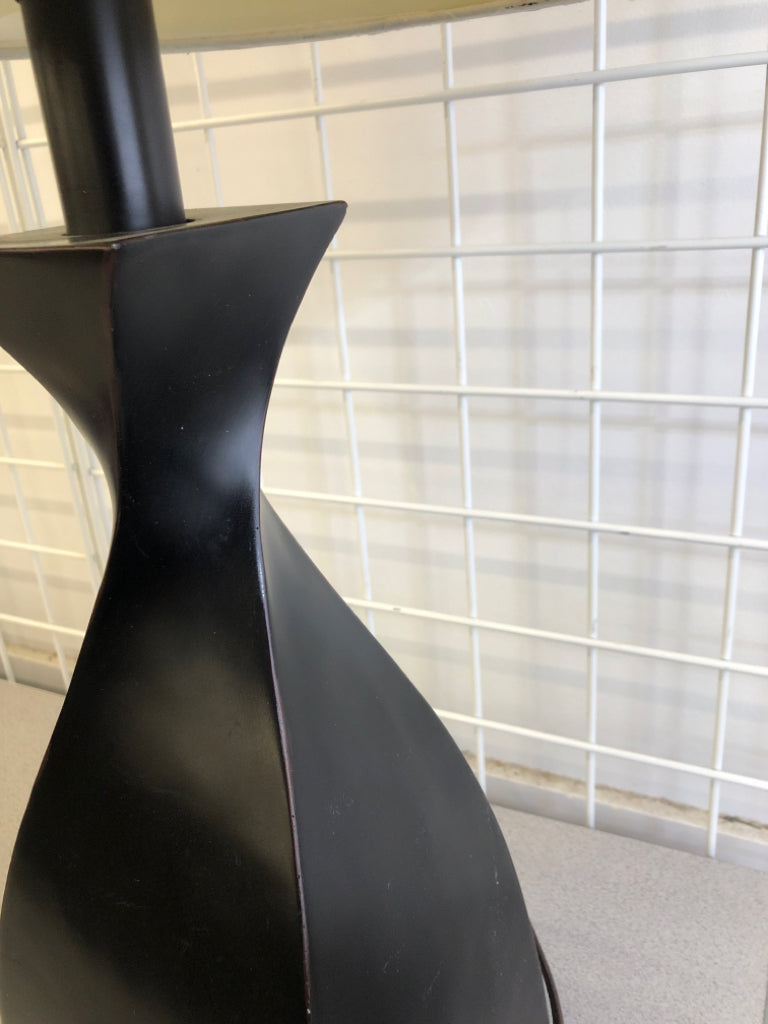 BLACK TWIST LAMP W/GLITTER LEAVES FABRIC SHADE.