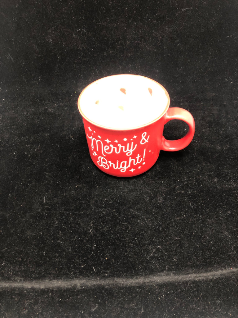 RED "MERRY & BRIGHT" HOLIDAY MUG LIGHTBULB PATTERN.