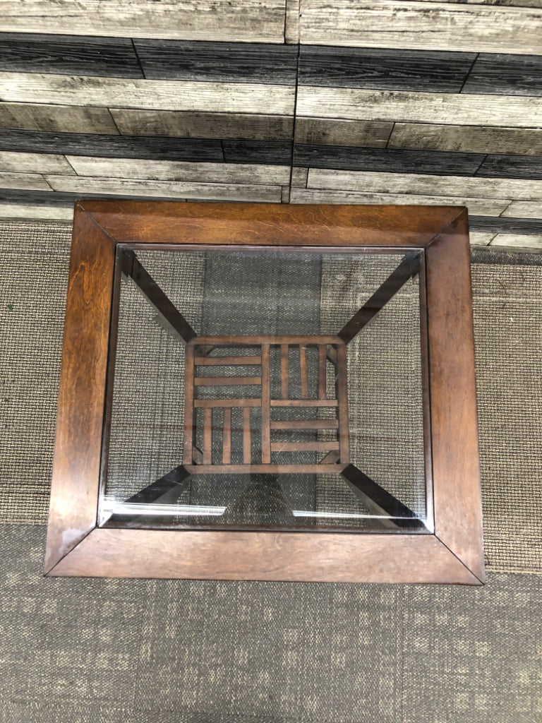 DK WOOD SIDE TABLE W/GLASS TOP.