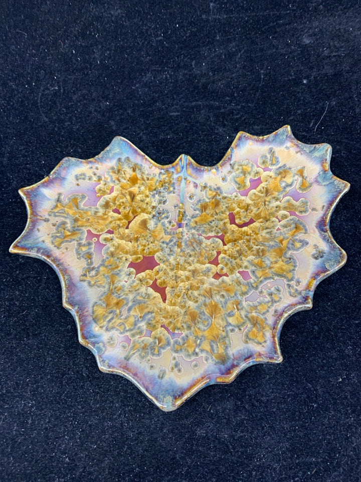 LEAF SHAPED CERAMIC PLATE W/PURPLE EDGE.