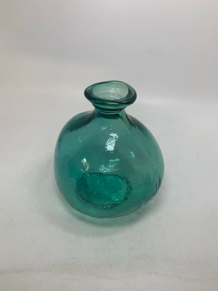 RECYCLED SPHERE GLASS VASE SHORT NECK.