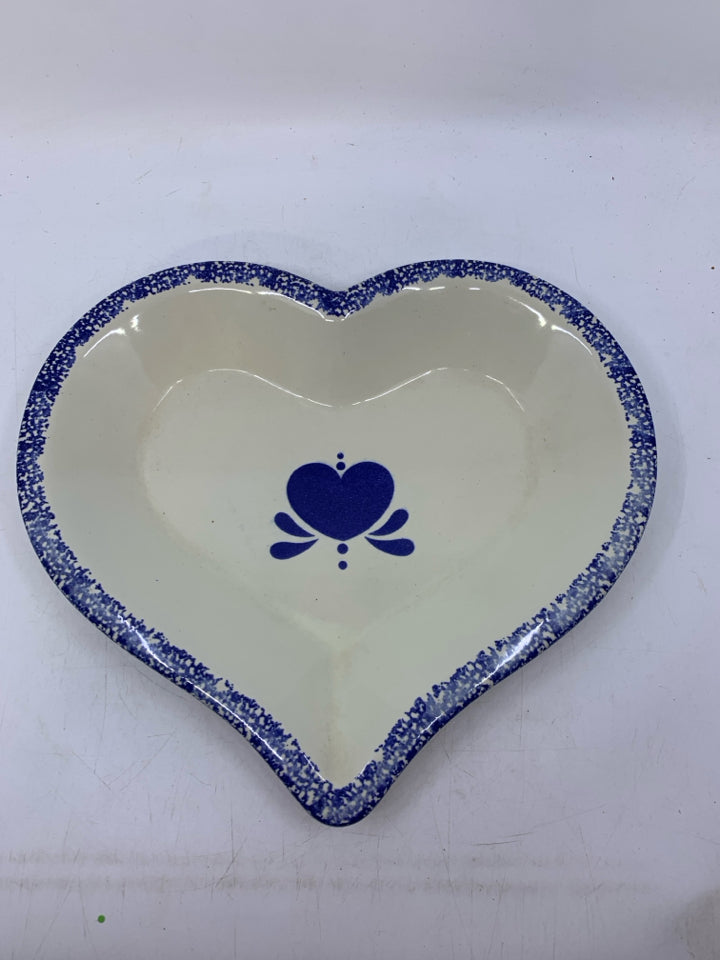 HEART SHAPED PIE PLATE STONEWARE W/ BLUE SPONGE EDGE.