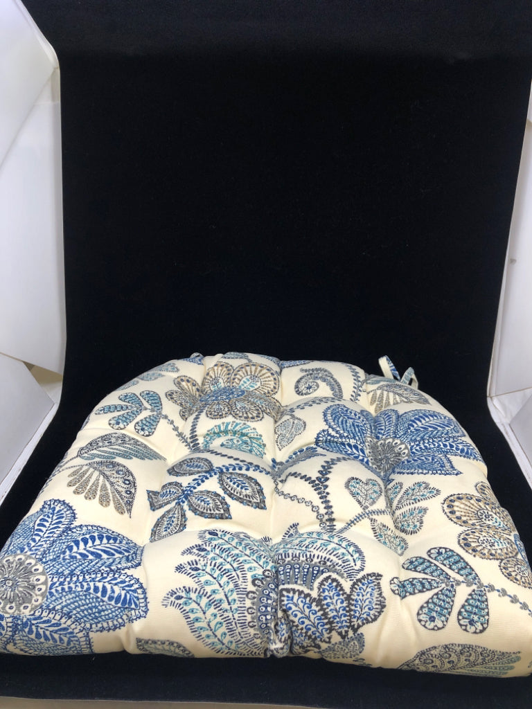 WHITE, BLUE, & GRAY FLORAL SEAT COVER.