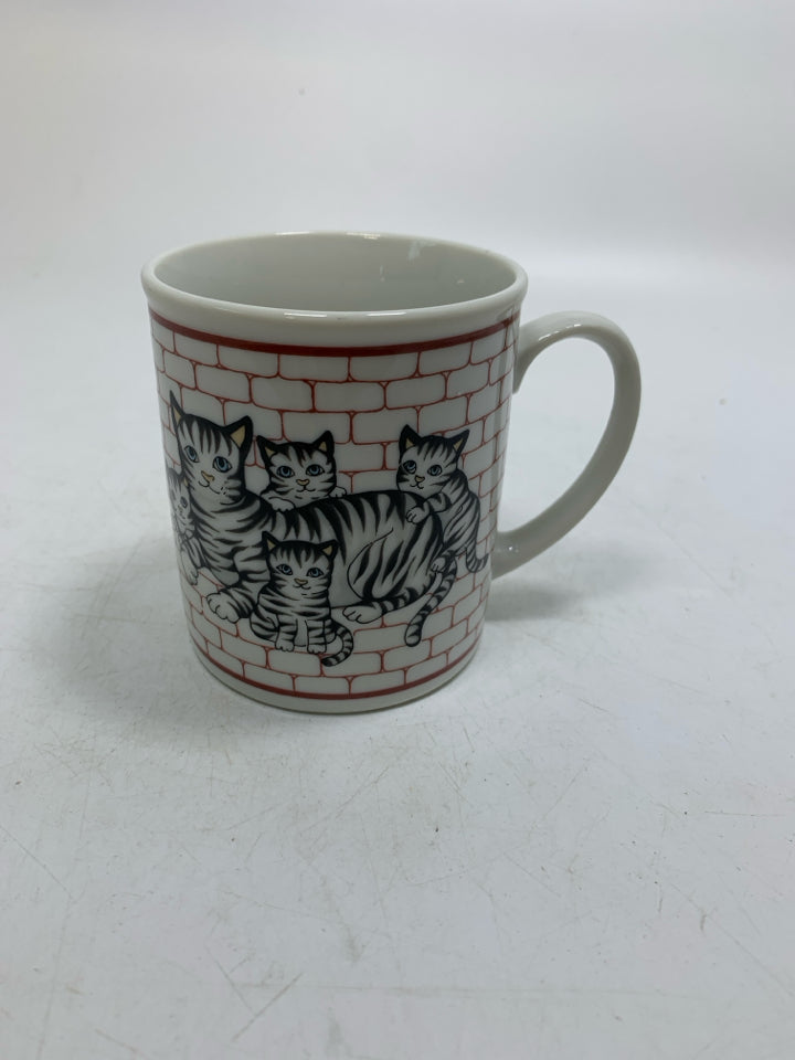 VTG TABBY CAT W/ BABIES MUG.