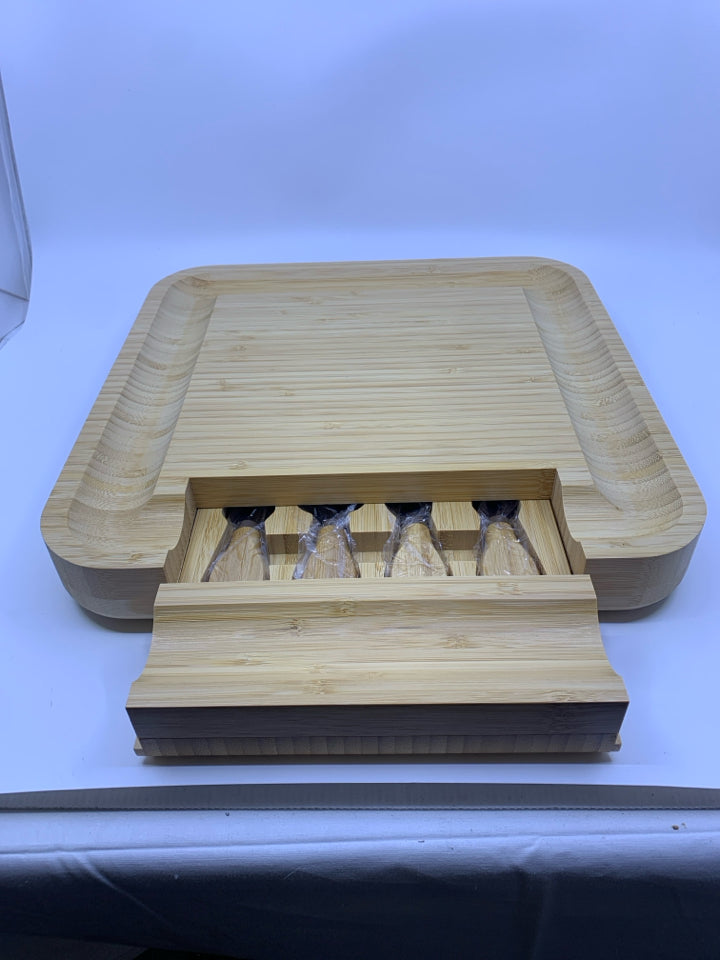 WOOD CHEESE TRAY WITH PULL OUT SERVERS.