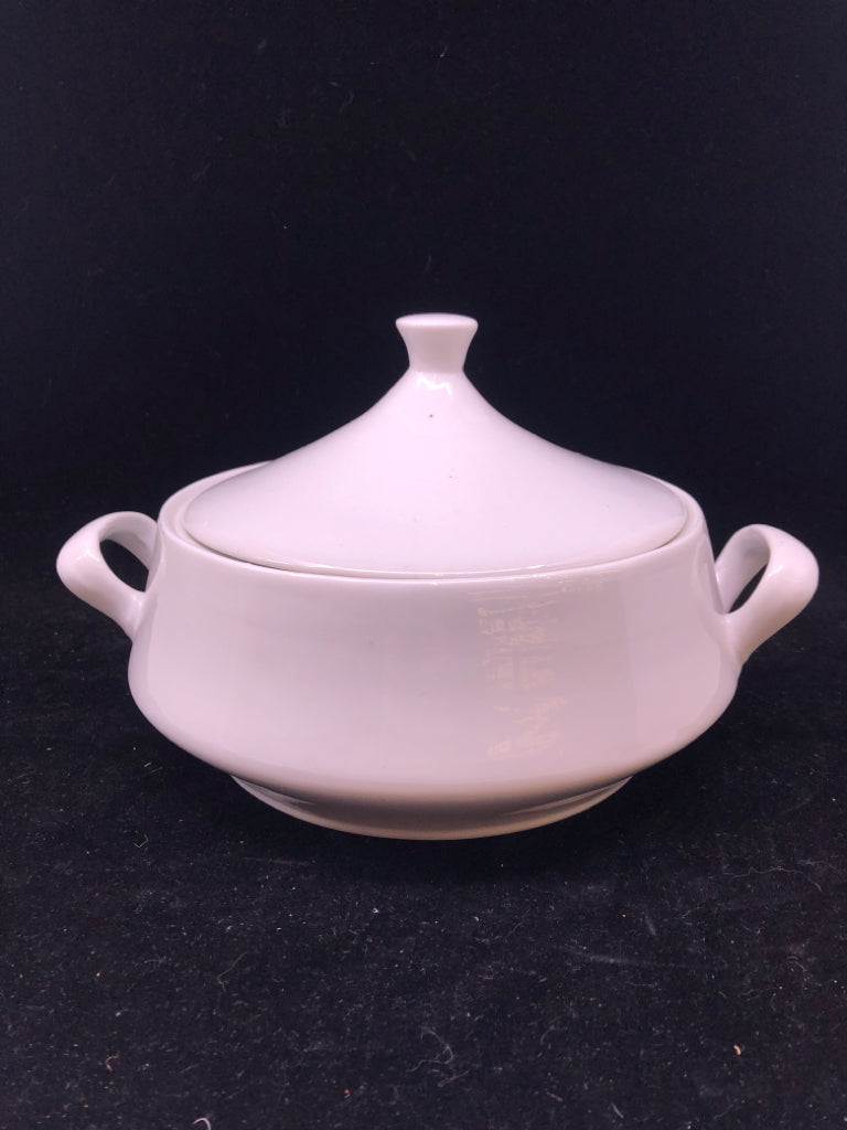 SMALL COVERED VEGGIE SERVER.