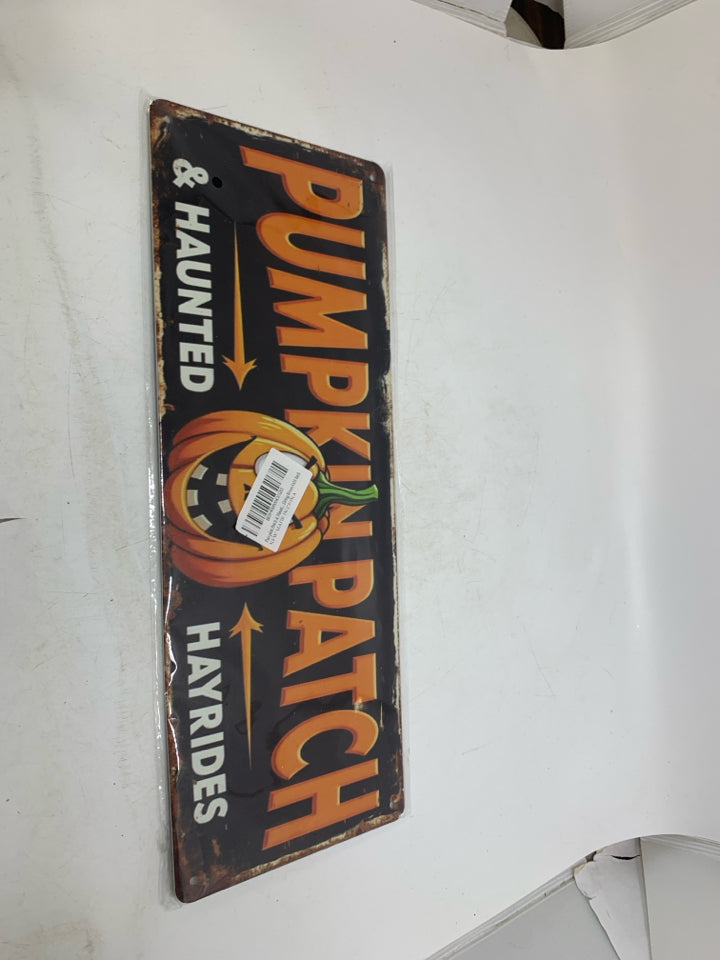 NIP METAL PUMPKIN PATCH SIGN.