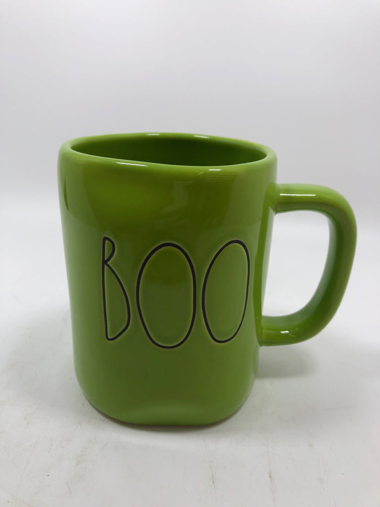 RAE DUNN GREEN "BOO" MUG.