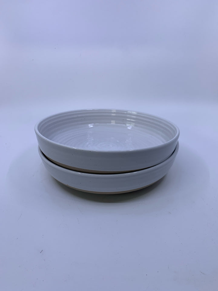 2 SHALLOWS MATTE BOTTOM W/ WHITE SPECKLED TOP.