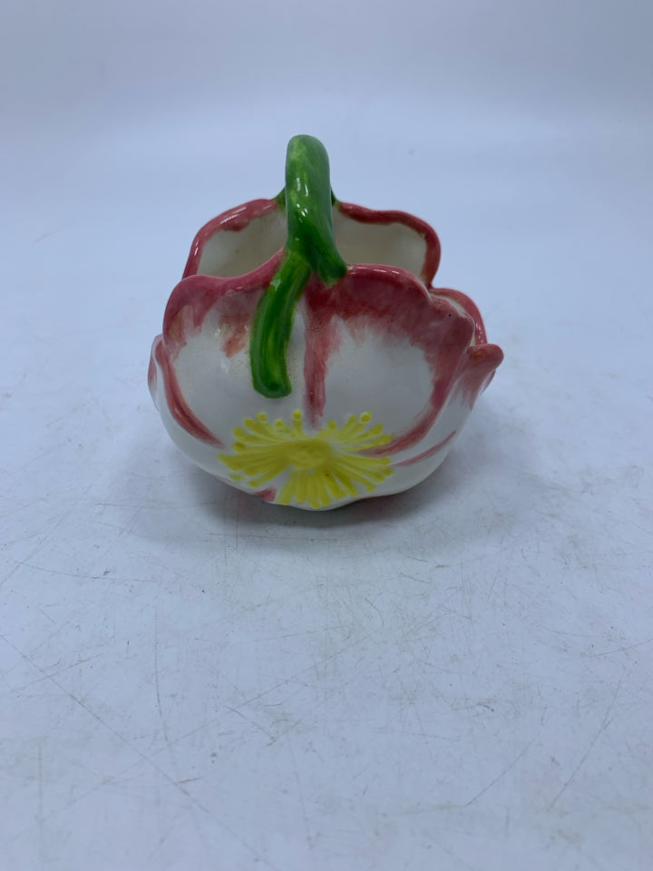 MINI CERAMIC FLOWER BASKET.