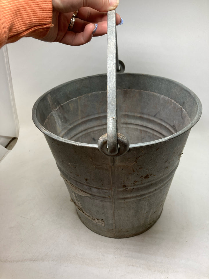 VINTAGE METAL BUCKET