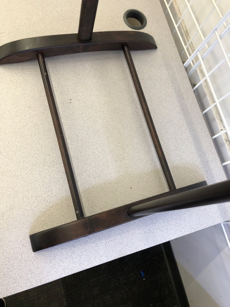 WOODEN BLANKET RACK HOLDER.