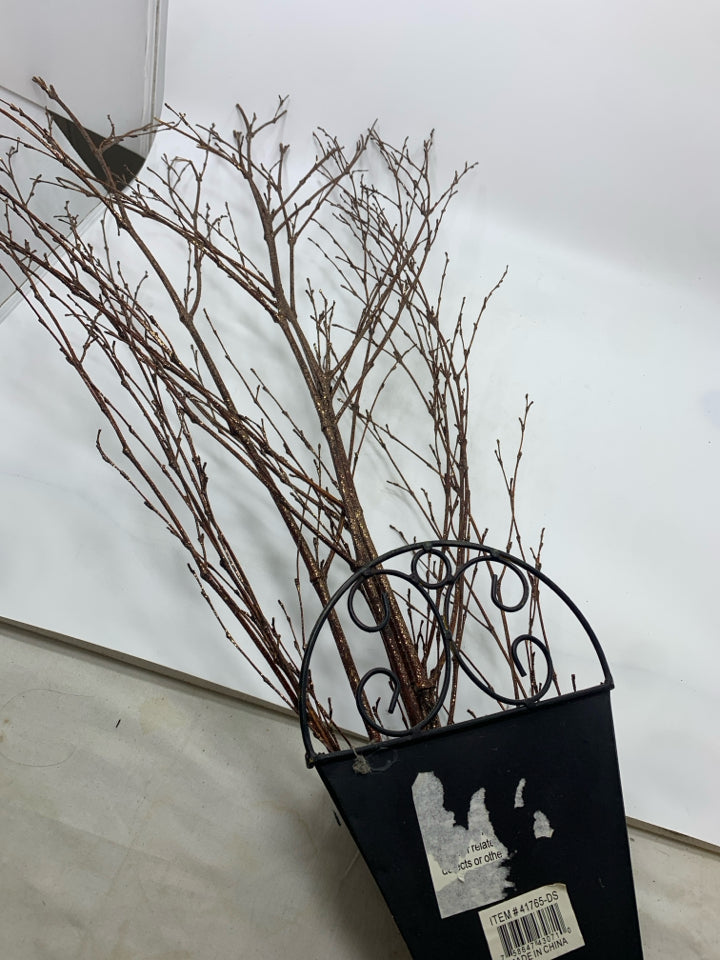 METAL WALL POCKET W/GOLD GLITTER TWIGS.