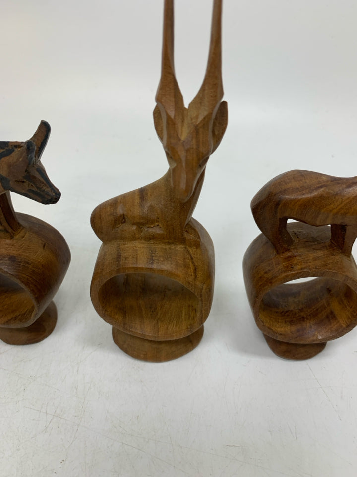 6 WOOD CARVED ASSORTED SAFARI ANIMALS IN BAG.