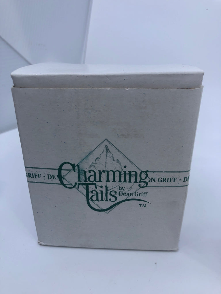 2-NIB STREET LIGHT/SIGN ACCESSORY CHARMING TAILS