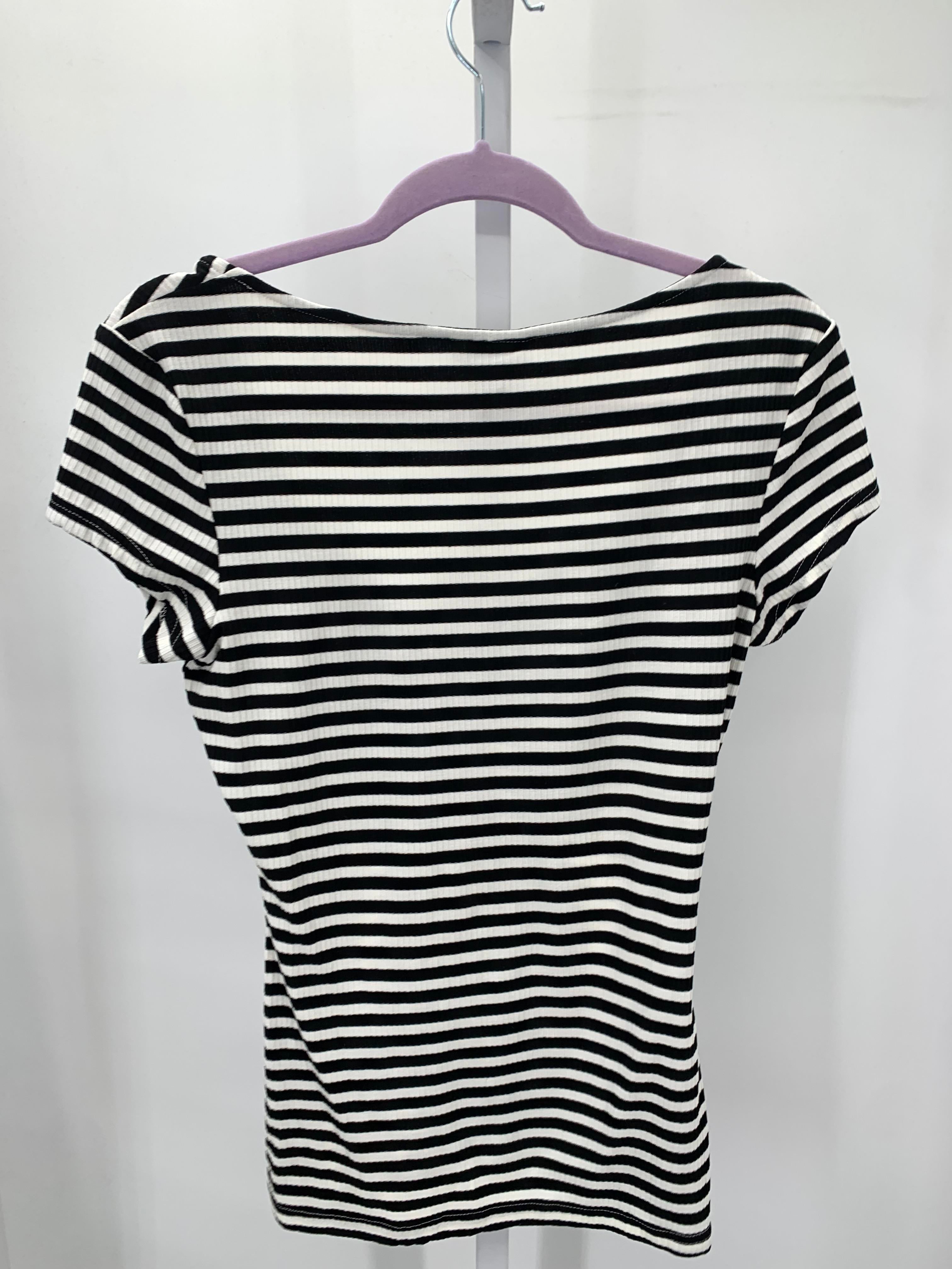 Size Small Misses Short Sleeve Shirt