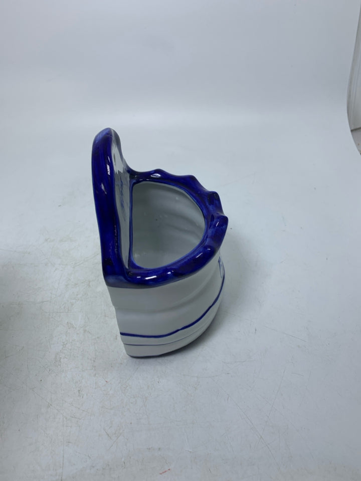 CERAMIC "ACORES MULLHER DE CAPOTE" IN BLUE WRITING/EDGES WALL POCKET.