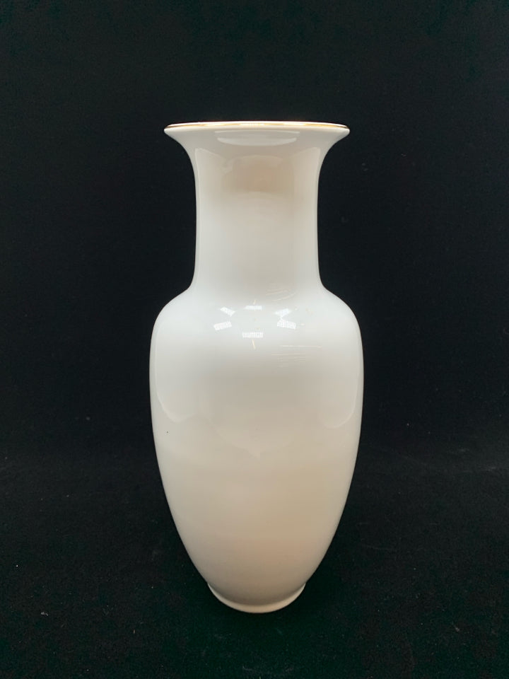 PEACOCK PAINTED WHITE PORCELAIN VASE W/GOLD RIM.