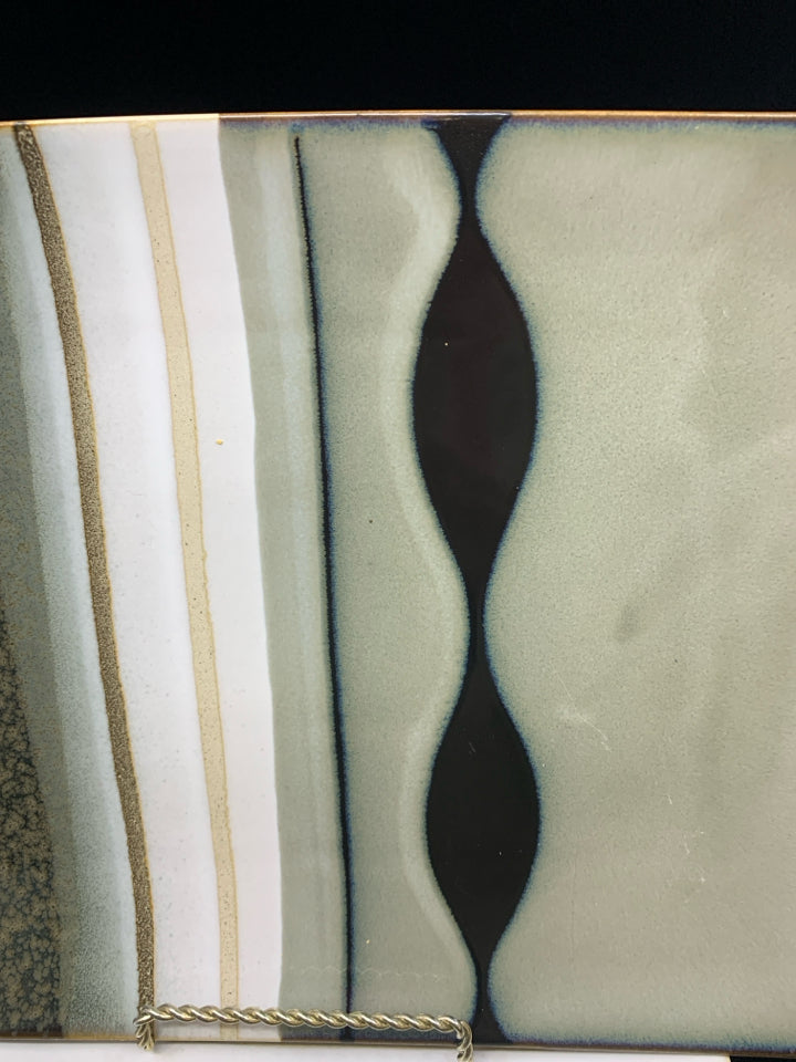 6 STRIPED RECTANGLE DINNER PLATES.