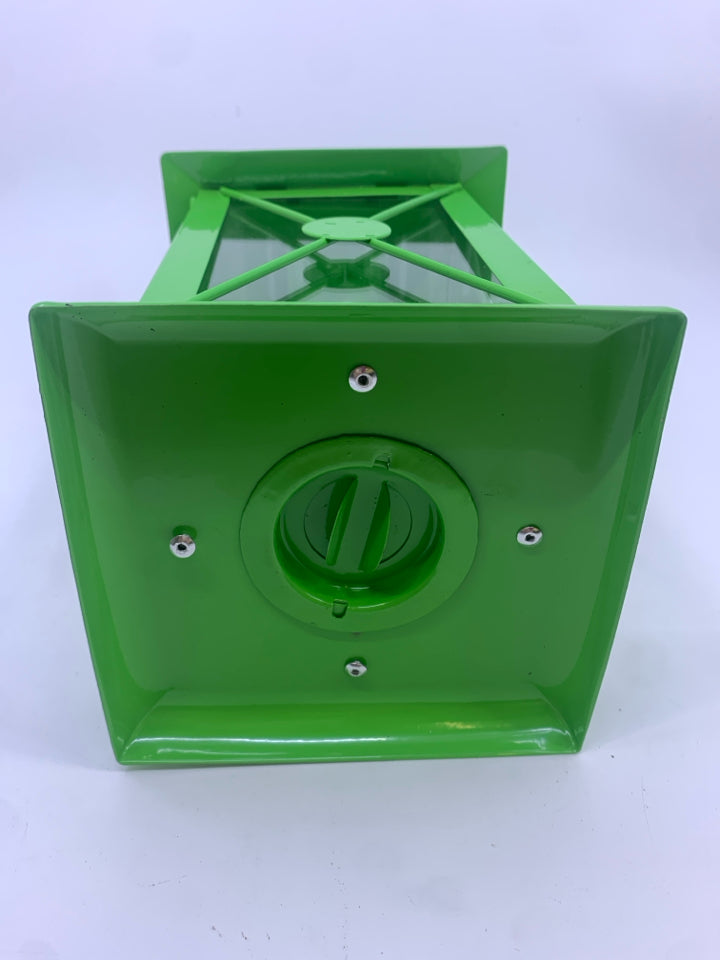 GREEN METAL TEA LIGHT LANTERN.