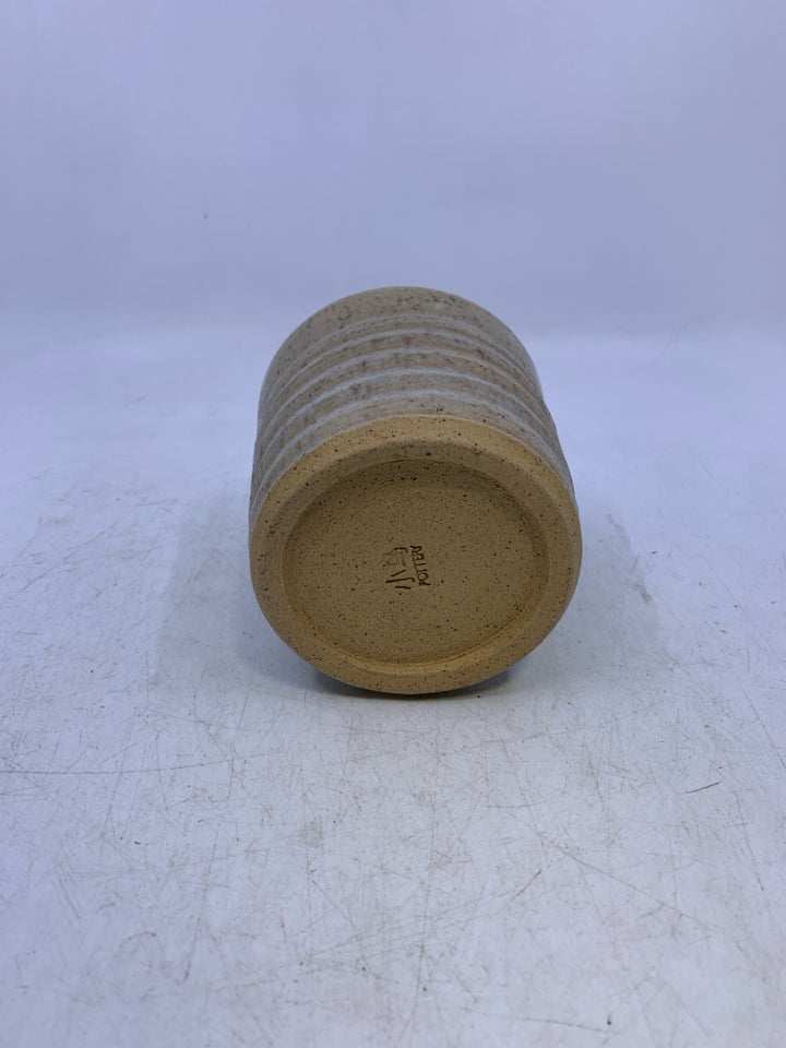 SMALL POTTERY PLANTER.