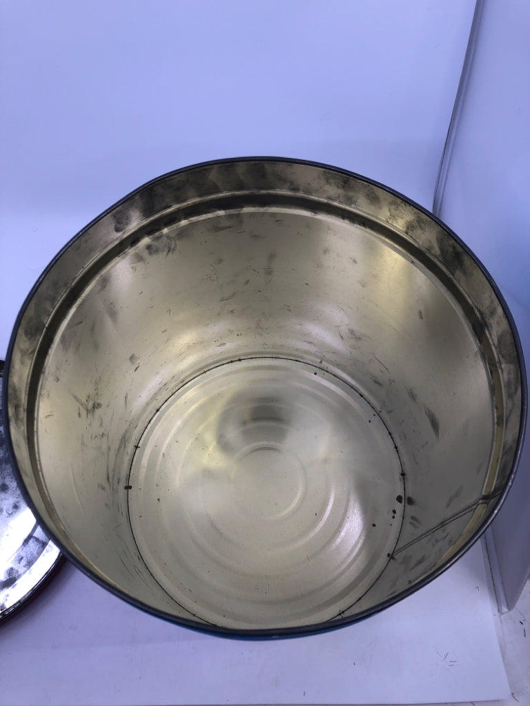 VTG MICKEY AND FRIEND METAL TIN.