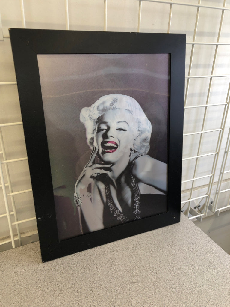 MARILYN MONROE BLACK FRAMED HOLOGRAPHIC PHOTO.