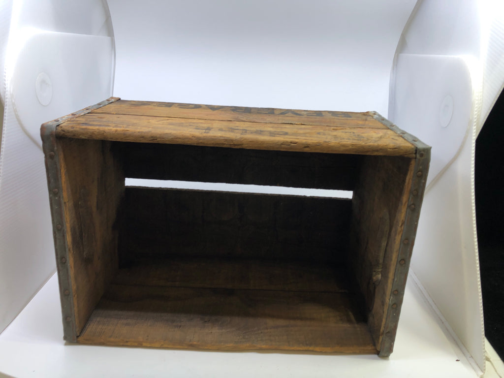 VINTAGE WOOD BEVERAGE CRATE W/METAL EDGES.