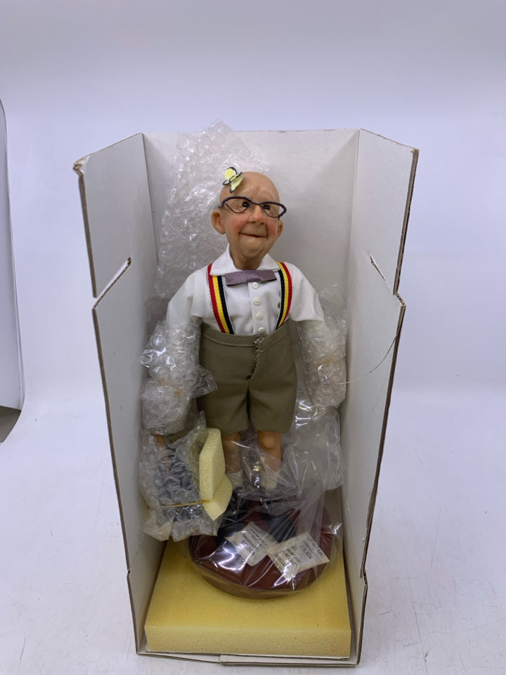 IN BOX NANA'S FAMILY "HERB THE NERD".