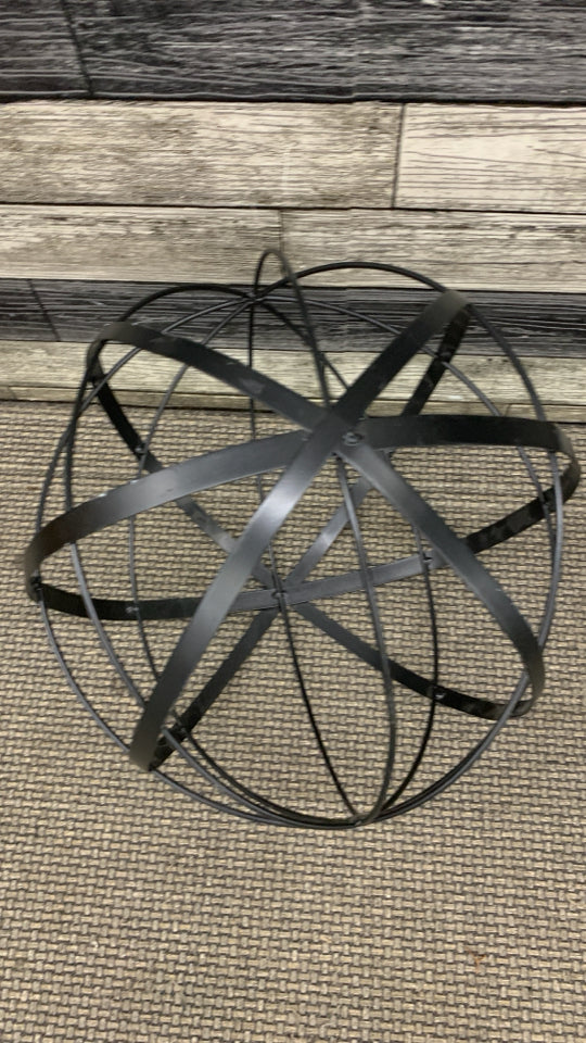 LG METAL ORB DECOR.