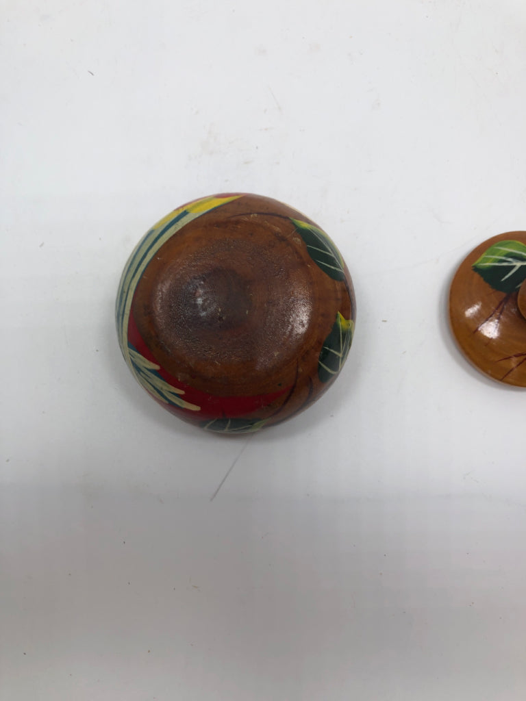 SMALL WOOD BOX W/PAINTED PARROT.