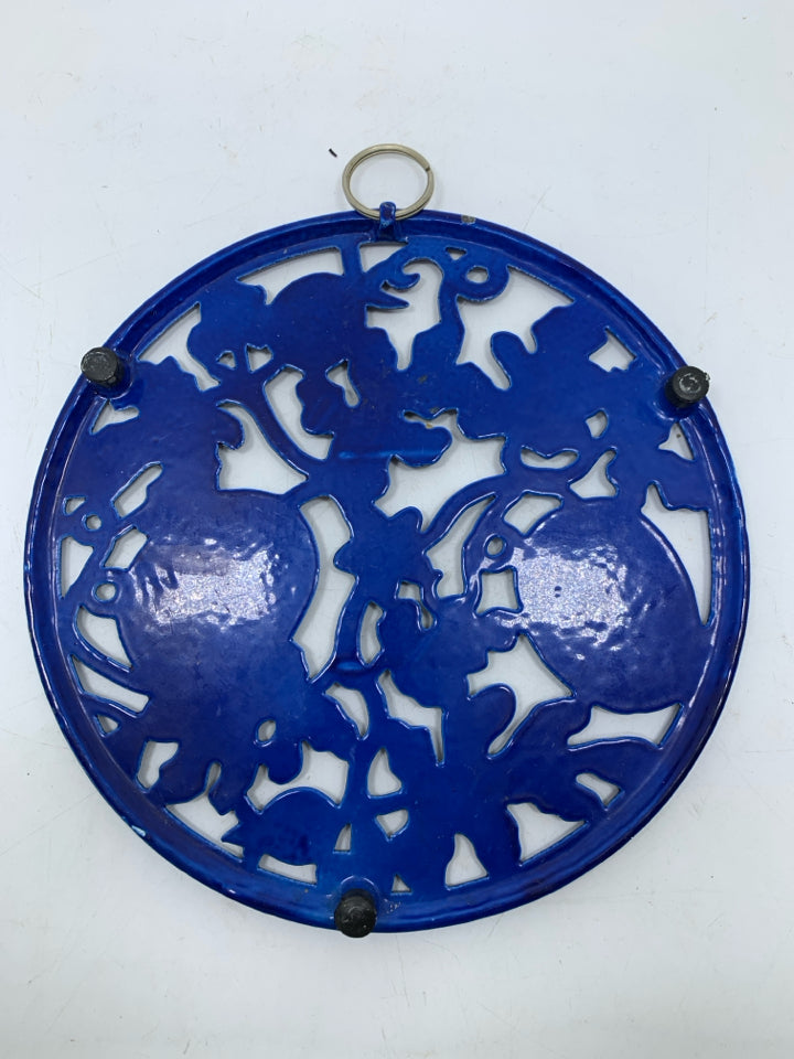 BLUE METAL GOURDS & VINES CIRCLE TRIVET.