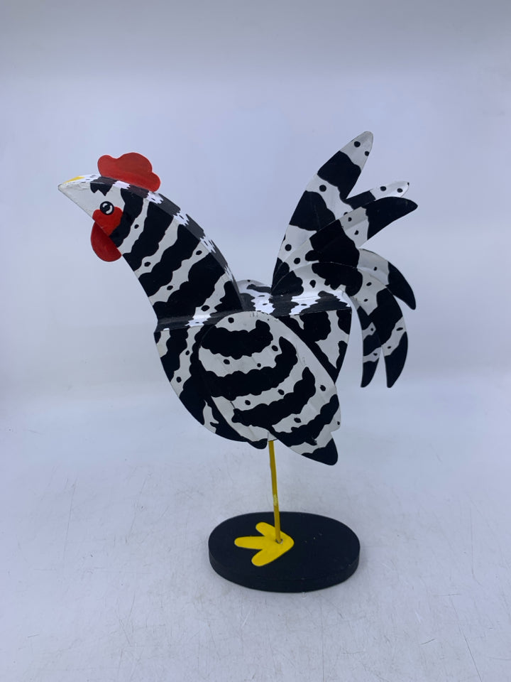 BLACK/WHITE METAL STANDING CHICKEN.