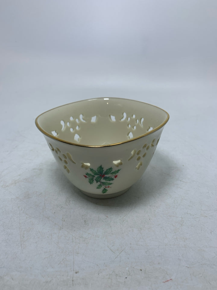 FOOTED SMALL LENOX IVORY HOLIDAY SQUARE PIERCED BOWL.