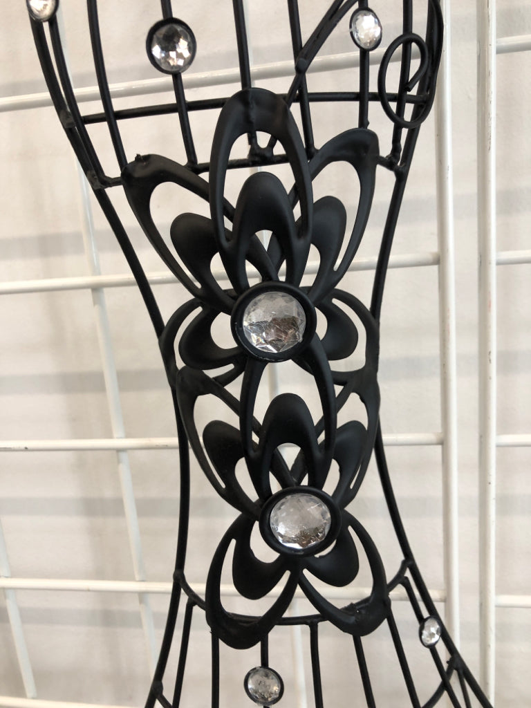 BLACK METAL DRESS WALL DECOR.