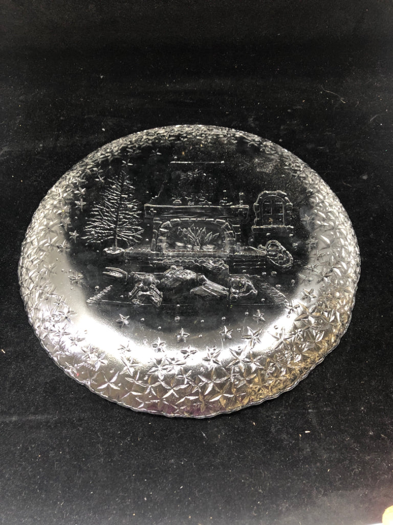 CLEAR CHRISTMAS PLATE WITH FIREPLACE SCENE.