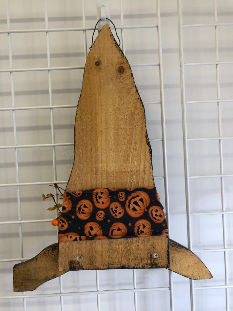 PRIMITIVE WITCHES HAT WALL DECOR.