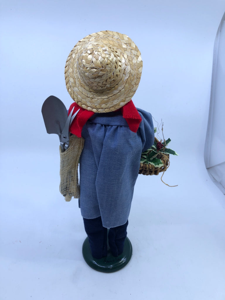BYERS' CHOICE GARDENER CAROLER-1997.