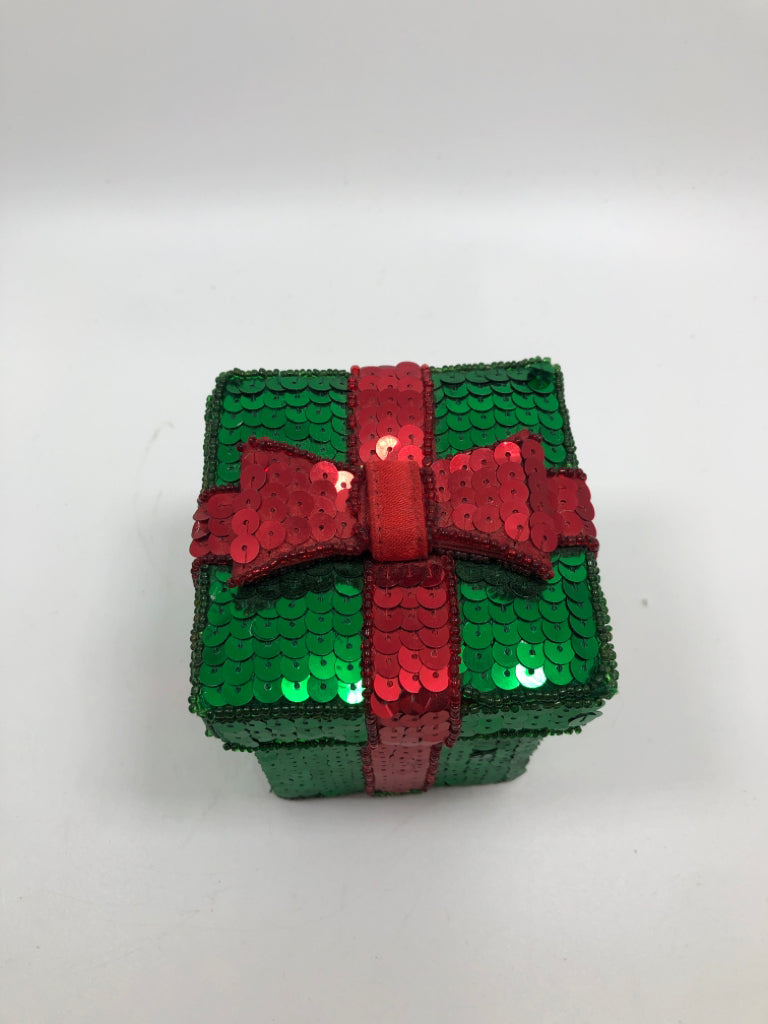 GREEN AND RED SEQUENCE PRESENT.