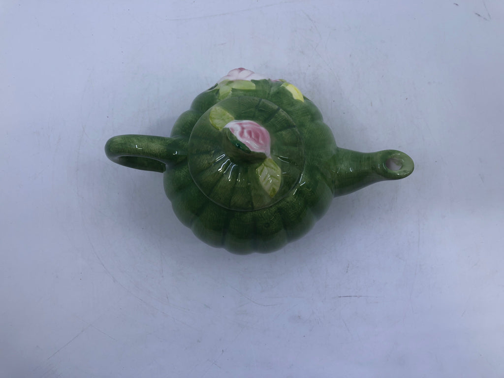 GREEN ROSE EMBOSSED TEAPOT.