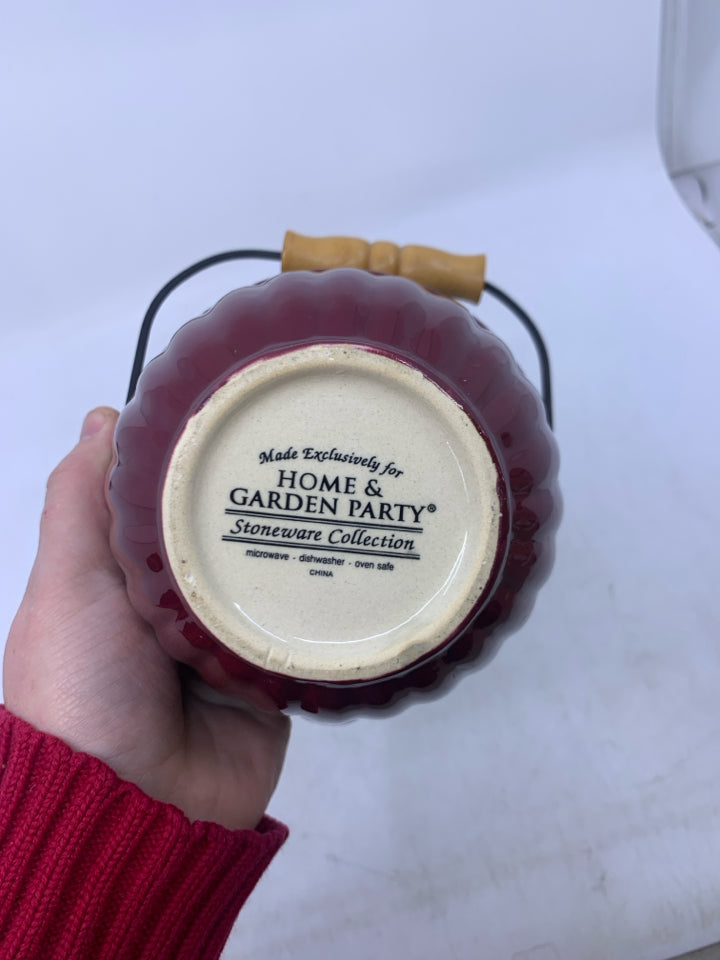 MAROON BOWL W/ SPOUT & HANDLE.