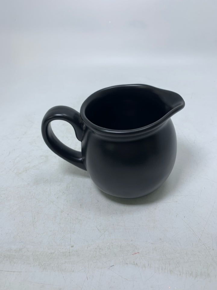 MATTE "CREAM" CREAMER.