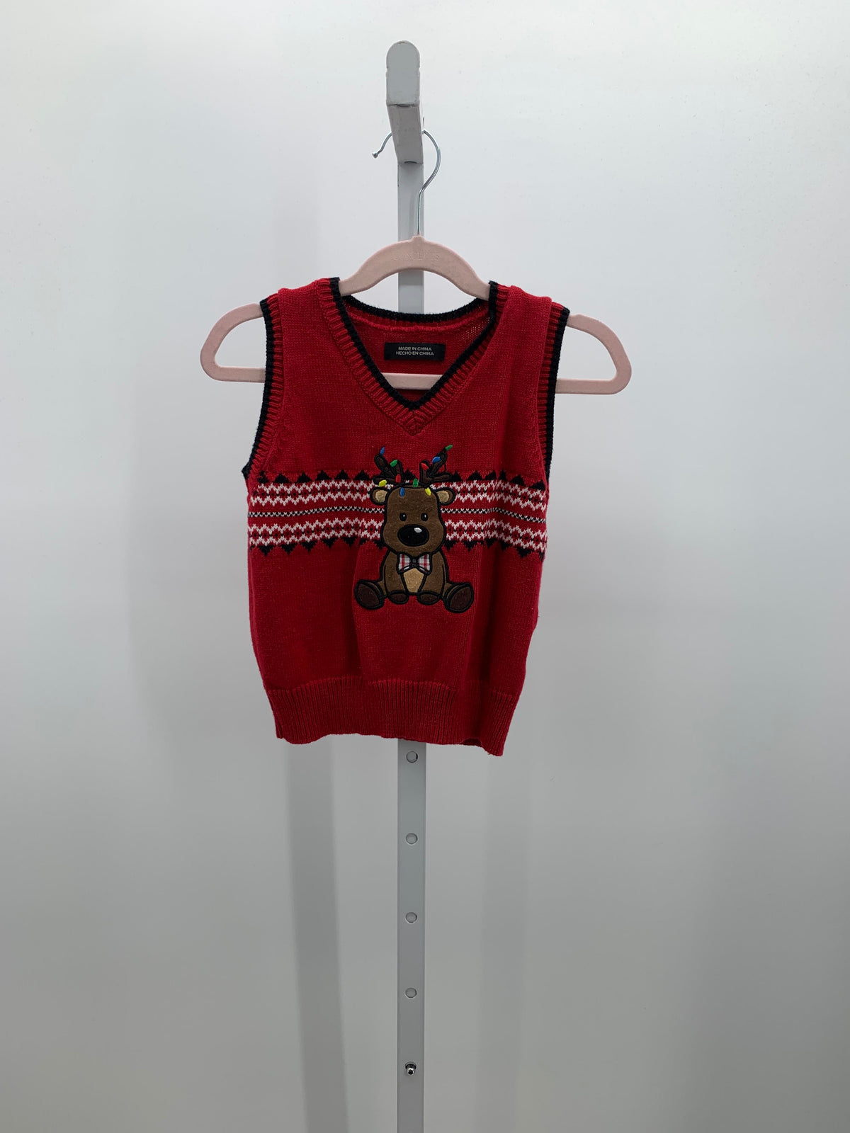 REINDEER SWEATER VEST.