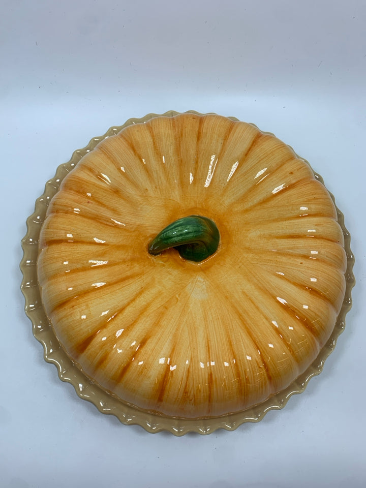 2PC PUMPKIN PIE DISH W/LID.