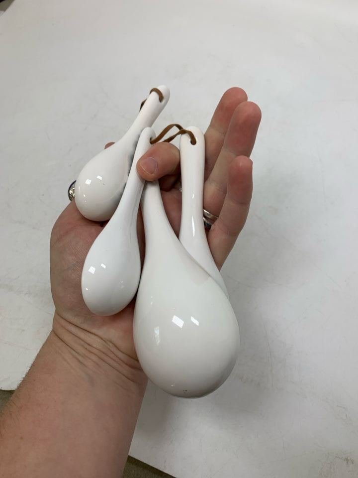 4 CERAMIC MEASURING SPOONS.