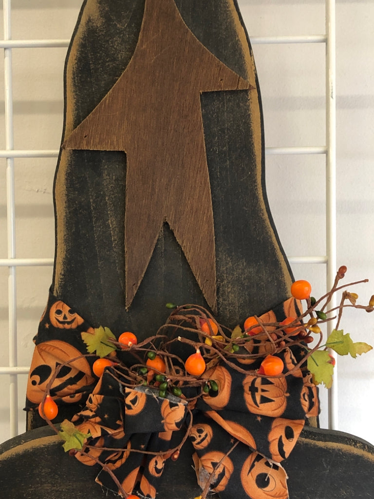 PRIMITIVE WITCHES HAT WALL DECOR.