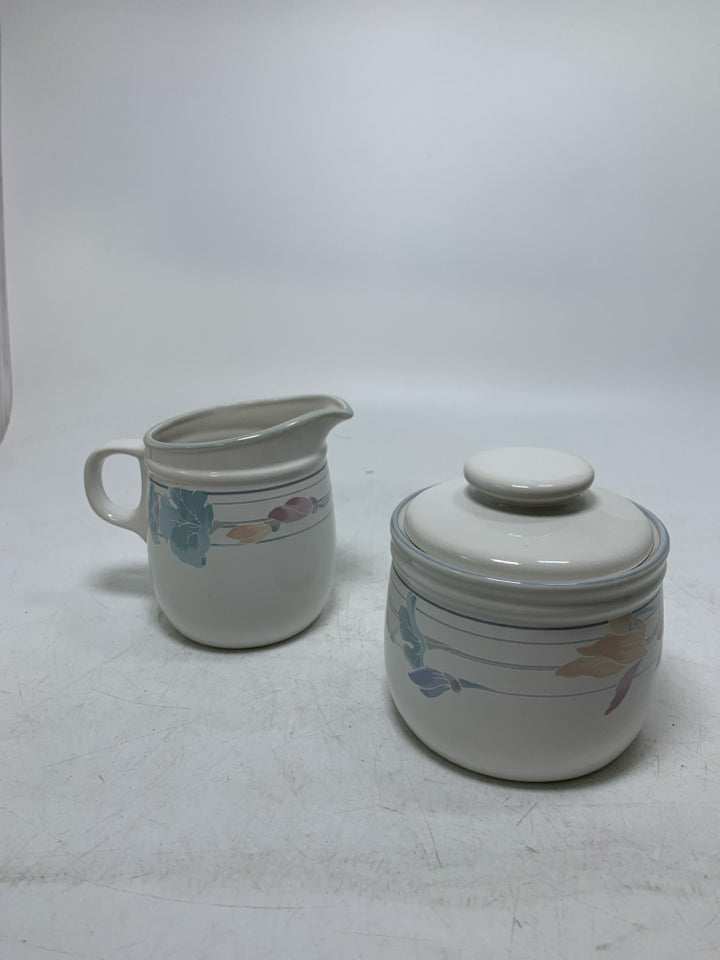 TENDER BLOOM PATTERN SUGAR/CREAMER SET.