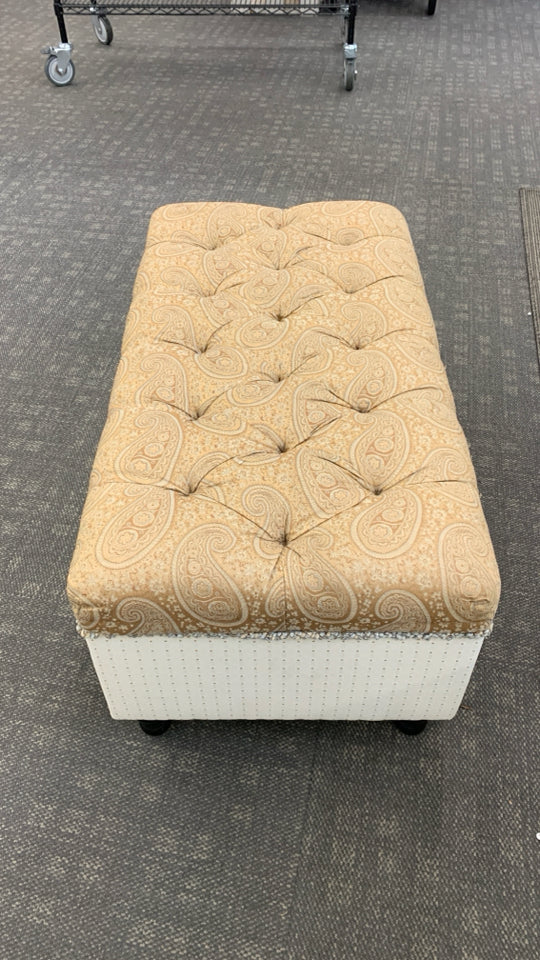 GOLD PADDED STORAGE BENCH W/CREAM SIDES.