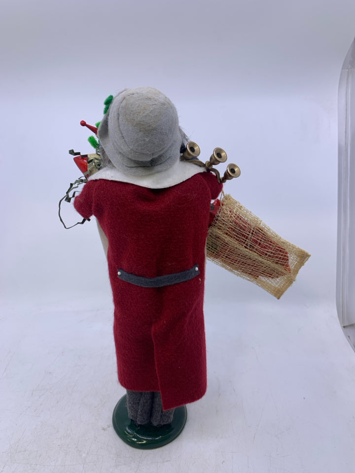 BYERS' CHOICE MAN WITH GIFT SAC + BASKET.