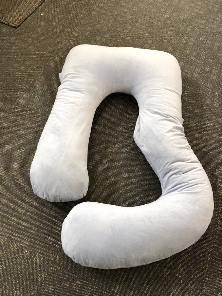 GREY U SHAPED PREGNANCY PILLOW.